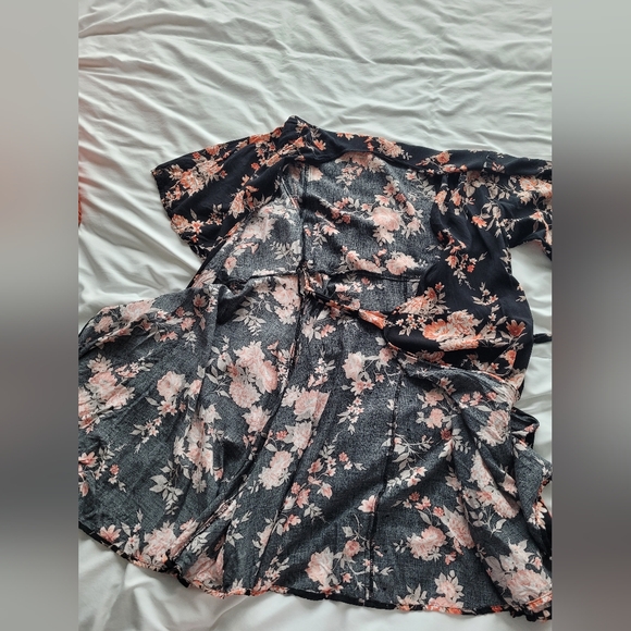 Wrap dress, size medium - Picture 12 of 12